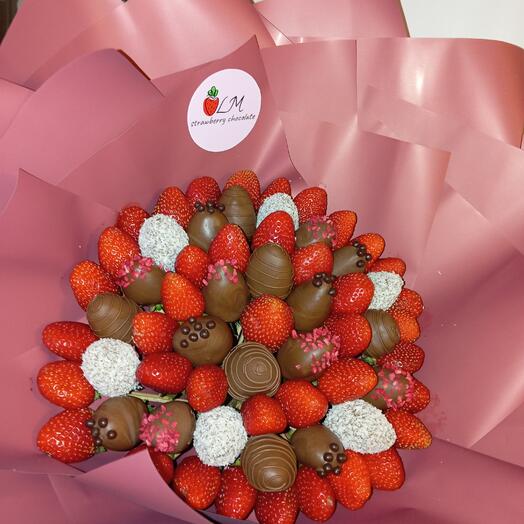 Букет из клубники в шоколаде "Strawberry Love" (60 штук)