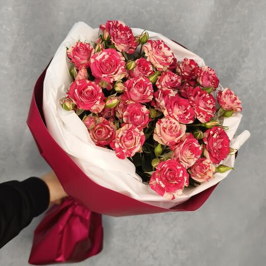 Букет  кустовых роз 70см