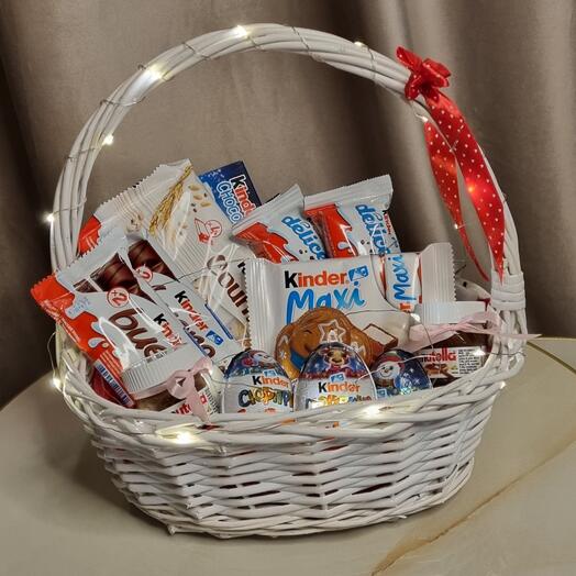 Корзина с киндерами 🍫