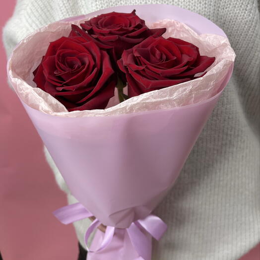 Букет комплимент с красными розами