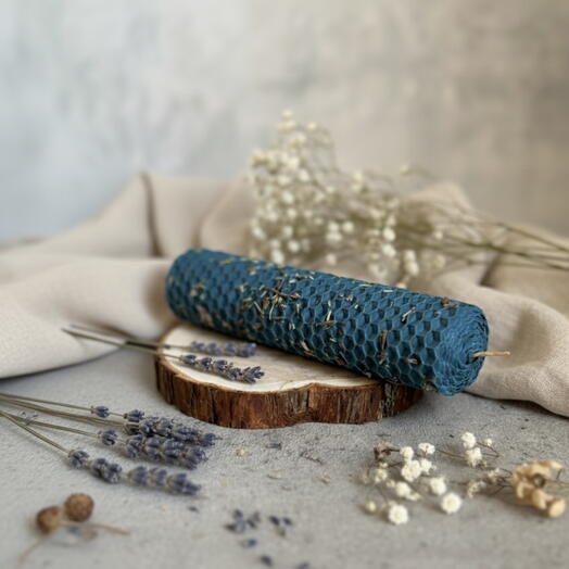 Голубая свеча из вощины «Тишина и гармония» (размер M)