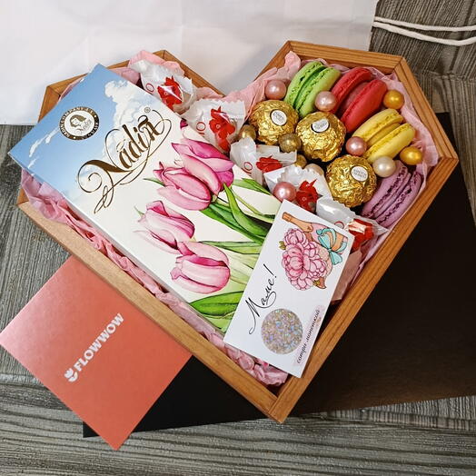 Набор сладостей в деревянном сердце мамочке💕