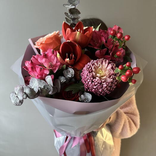 Букет с амариллисом и хризантемой Бигуди Лекс