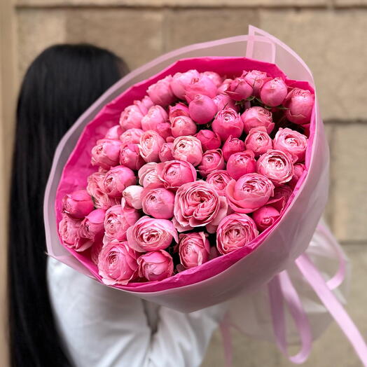 15 пионовидных роз silva pink в стильной упаковке