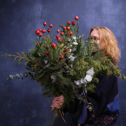 Хвойная охапка с перчинкой - Душистая хвоя, перцы и эвкалипт