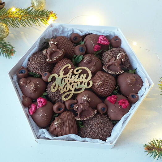 Набор с клубникой в шоколаде "Новогодний презент", L