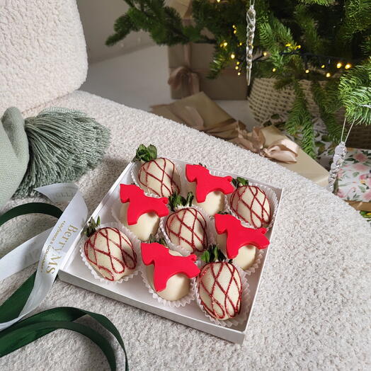 "Для новогоднего настроения" клубничка в шоколаде