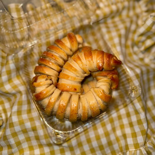 Булочки рогалики с начинкой из вареной сгущенки