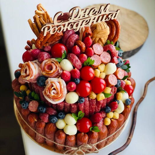«Мясной торт» из колбас и сыра