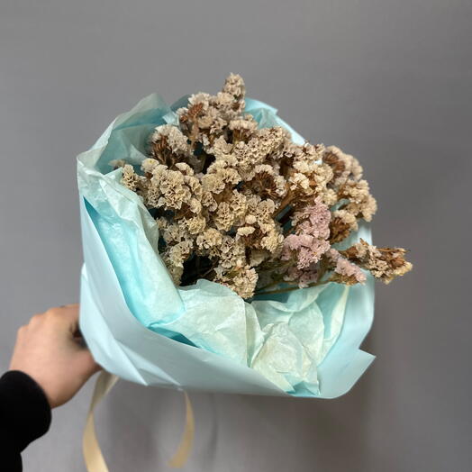 Симпатичный букет со статицей