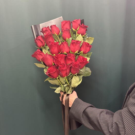 Бордовые розы 20 шт