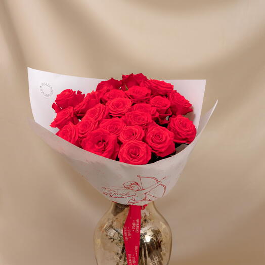 Mono red roses