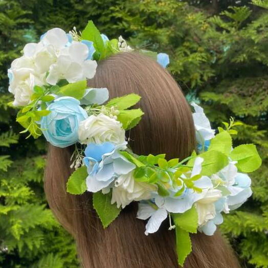 Нежный венок на голову из искусственных цветов девушке