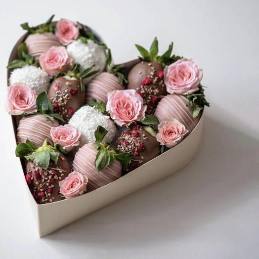 Клубника в шоколаде, подарок для любимой