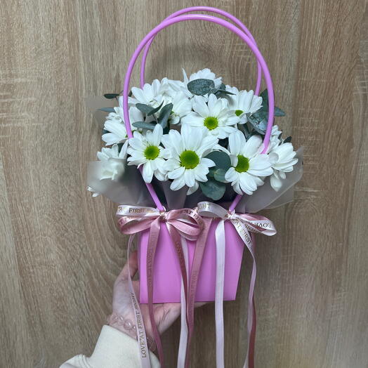 Композиция с хризантемами «love»