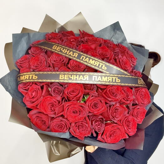 Траурный букет из роз