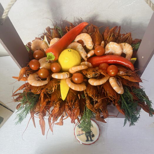 Ящик с раком и креветками