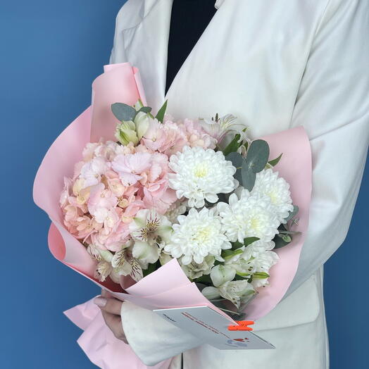 Нежный букет розовая гортензия, альстромерия и хризантемa N 95227