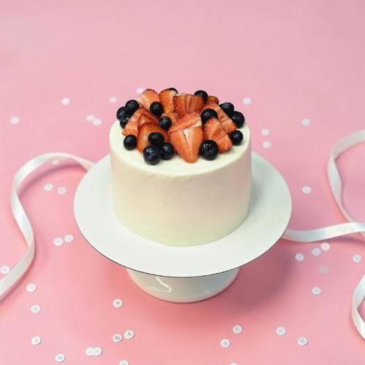 Торт 6-7 порций со свежими ягодами клубники и голубики