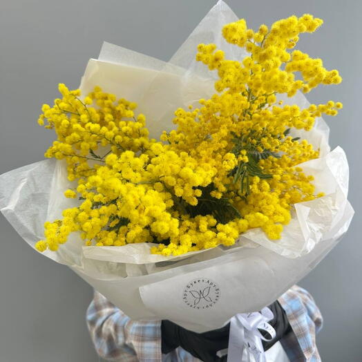 Весенний букет с ветками мимозы