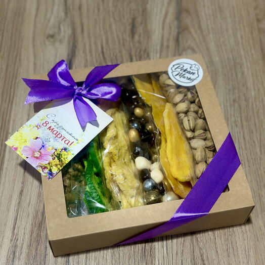 Набор с орехами и сухофруктами "С Праздником 8 марта"