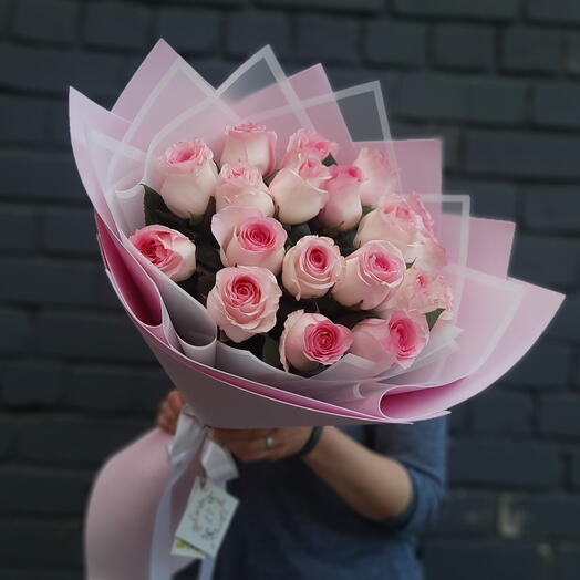 19 розовых роз в фоамиране