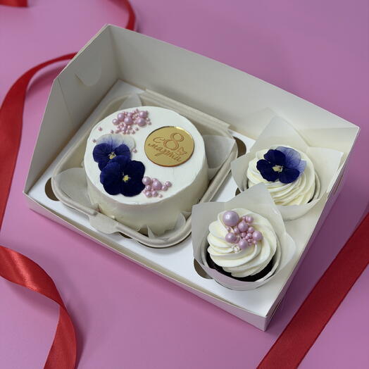 Набор бенто торт на 8 марта с цветами и 2 капкейка