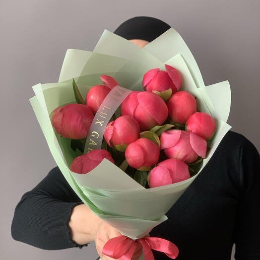 Коралловые пионы