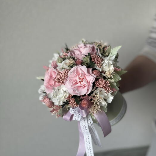 Композиция из стабилизированных цветов НЕЖНАЯ КЛАССИКА