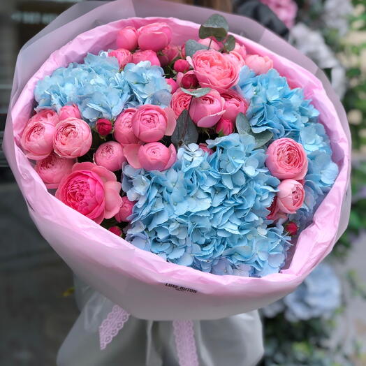 🌸🌸🌸 Авторский букет с Колумбийскими гортензиями и кустовыми розами
