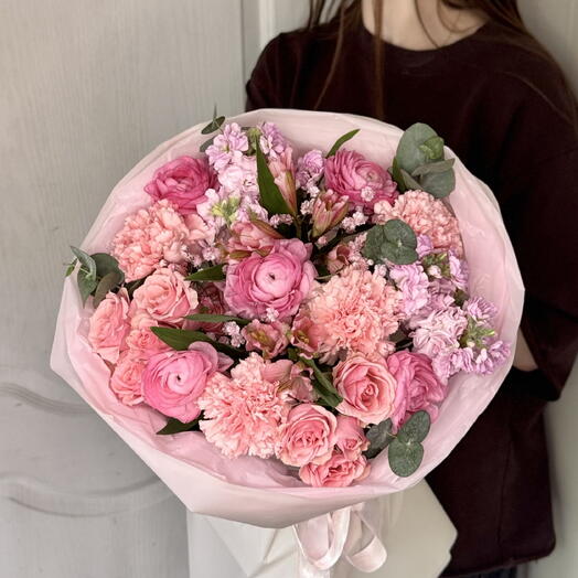 Авторский букет с яркими Ранункулюсами