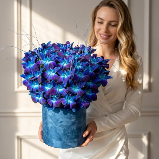 Цветы в коробке. Орхидеи Космос. Композиция 609. Leoraflowers