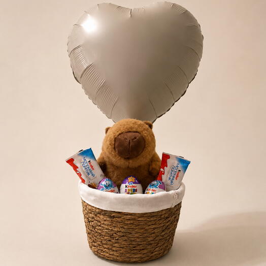 Подарочный бокс с плюшевым бобром, сладостями Kinder и шаром в форме сердца️