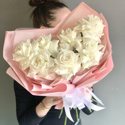 Букет из 7 белых ажурных роз