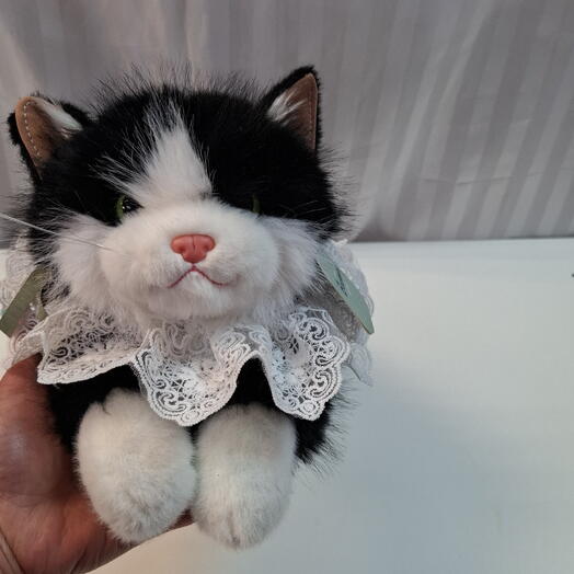 Котик черно белый музыкальный