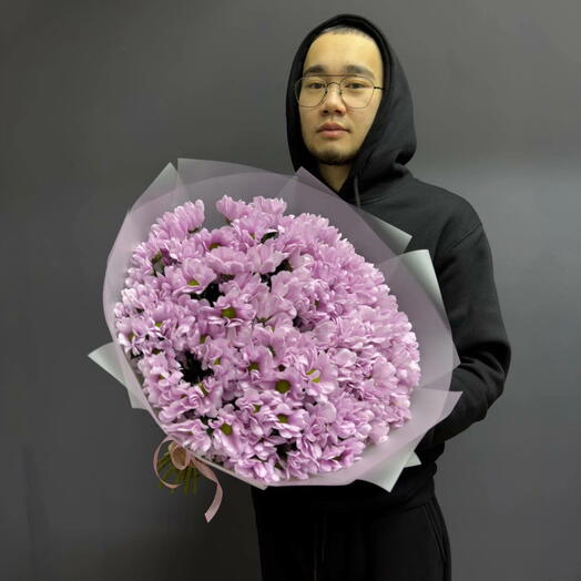 Классический букет из 19 кустовых розовых хризантем