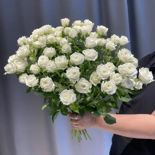 15 кустовых белых роз