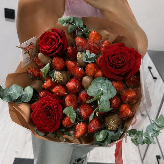 🍓 Роскошный ягодный букет с розами Premium