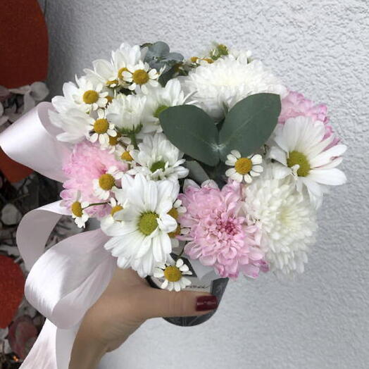 Прекрасный комплимент в стаканчике Bloom room, хризантема, ромашка