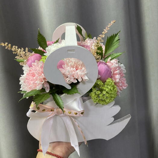 Ящик лебедь с цветами 💐