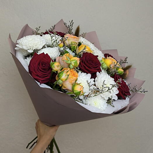 Букет с кустовой и одноголовой розами 🧡