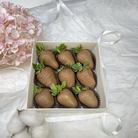 Классический набор из клубники в молочном бельгийском шоколаде Callebaut- 9 шт- доза сладкого дофамина