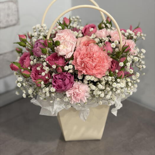 Кустовые розочки с гипсофилой в сумочке 💕