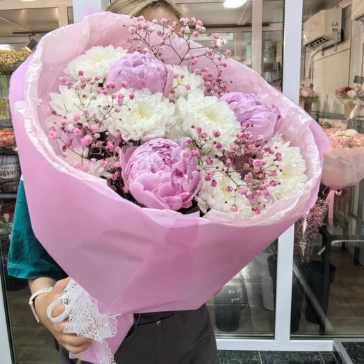 Букет с ароматными пионами
