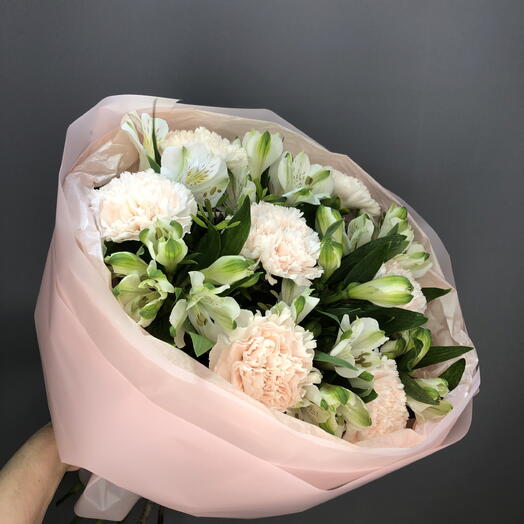 Нежный букет с диантусами и альстромериями в авторской упаковке🌸🌸🌸