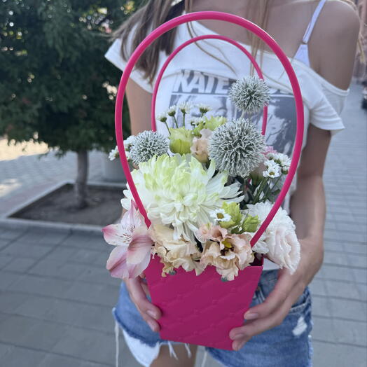 Цветы и мишка