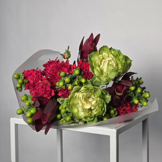 Букет "Растим" роза Вегги, леукадендрон, кустовая роза