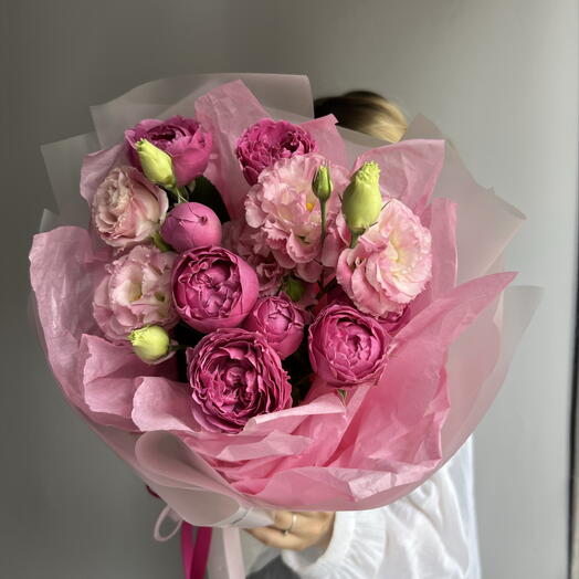 Кустовые розы и эустома 🌸