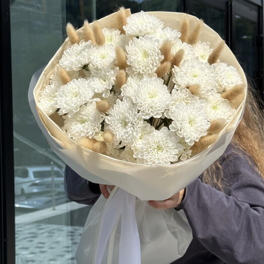 Нежный букет из кустовой хризантемы к 1 сентября