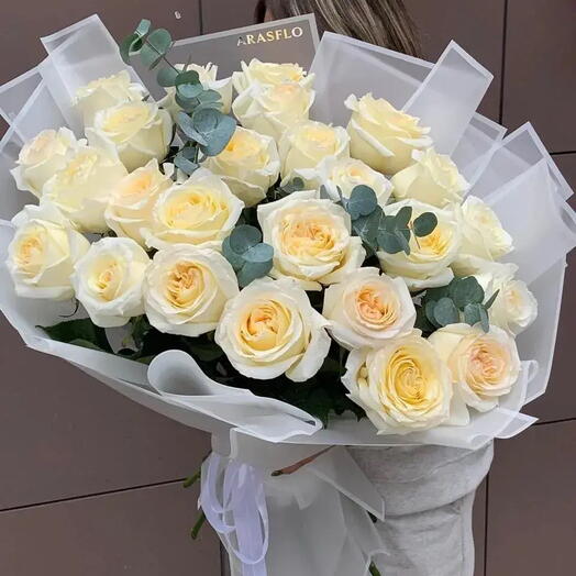 Большие стойкие белые розы 25 шт